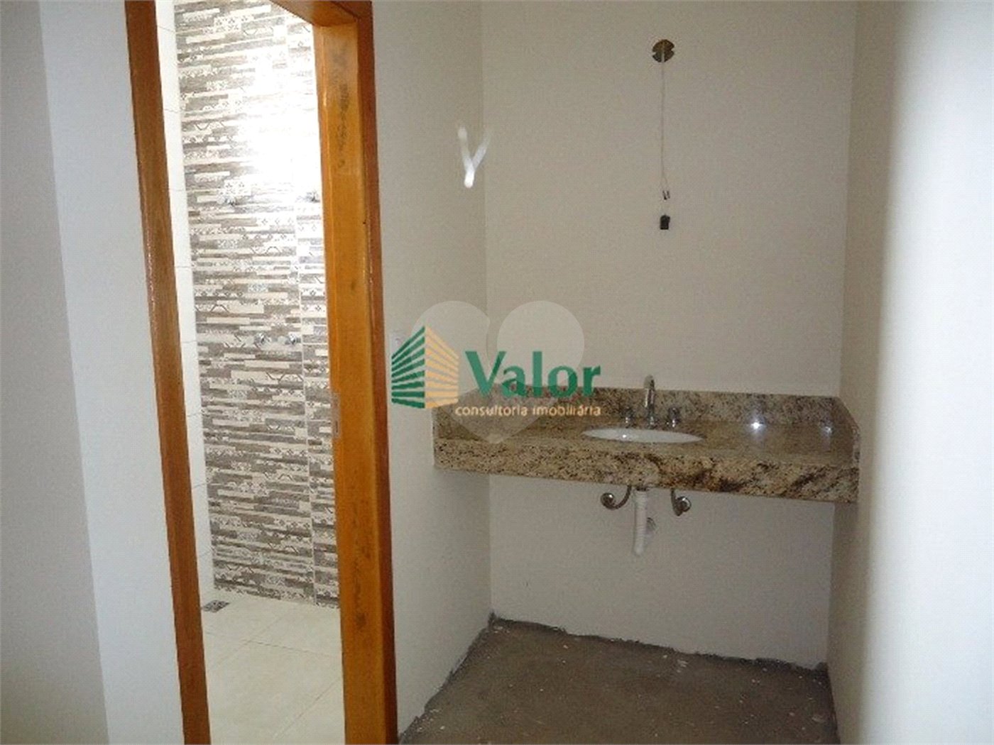 Casa no Condomínio Quebec, com 4 dormitórios, sendo 1 suíte.