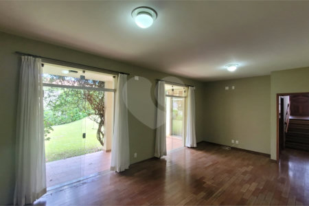 Casa à Venda . Aceita Permuta por Apto. ou Casa ,em Condomínio na Cidade São Paulo ou Bauru.