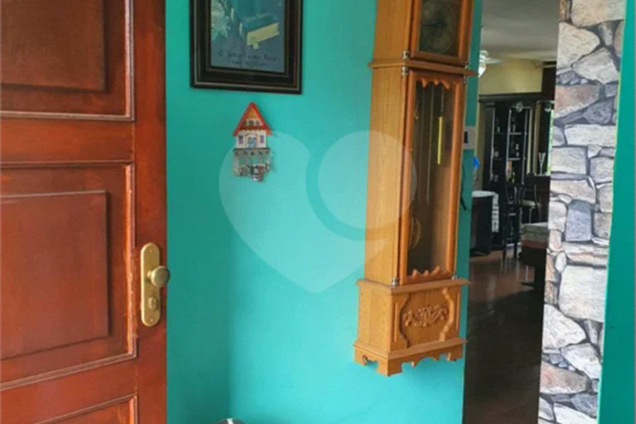 Excelente Casa a venda em Interlagos. Venha conferir.
