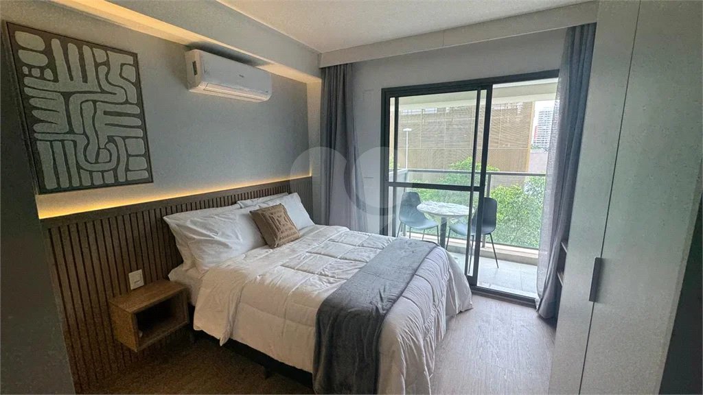 Studio mobiliado de 26m para locação em Moema