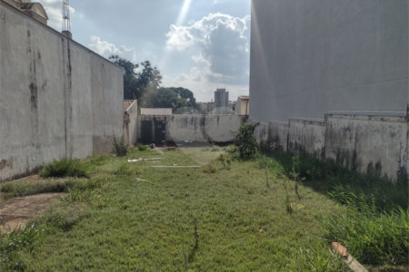 Terreno á venda no Jardim Paraíso