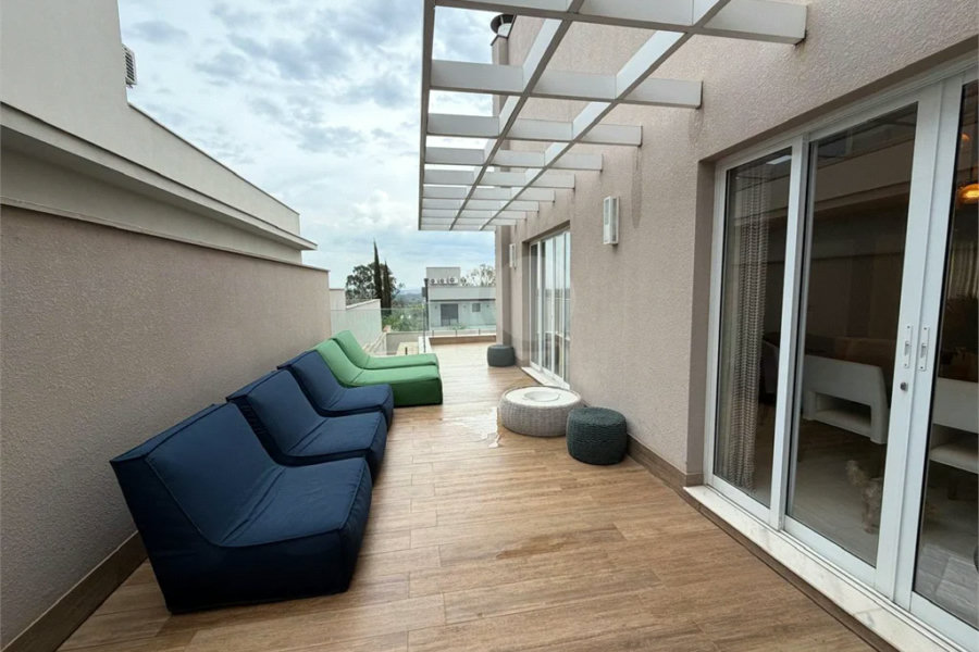 Casa de alto padrão em condomínio exclusivo com 4 suítes