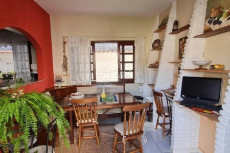 Casa à venda com 3 quartos, sendo 1 suíte, em Vila Santista, Atibaia, SP
