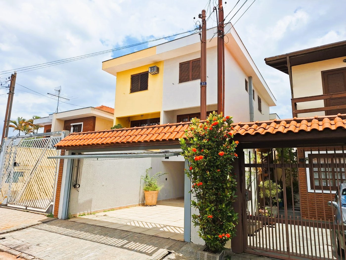 Casa à venda com 4 suítes, sendo 1 suíte externa, no Jardim Bonfiglioli, São Paulo - SP