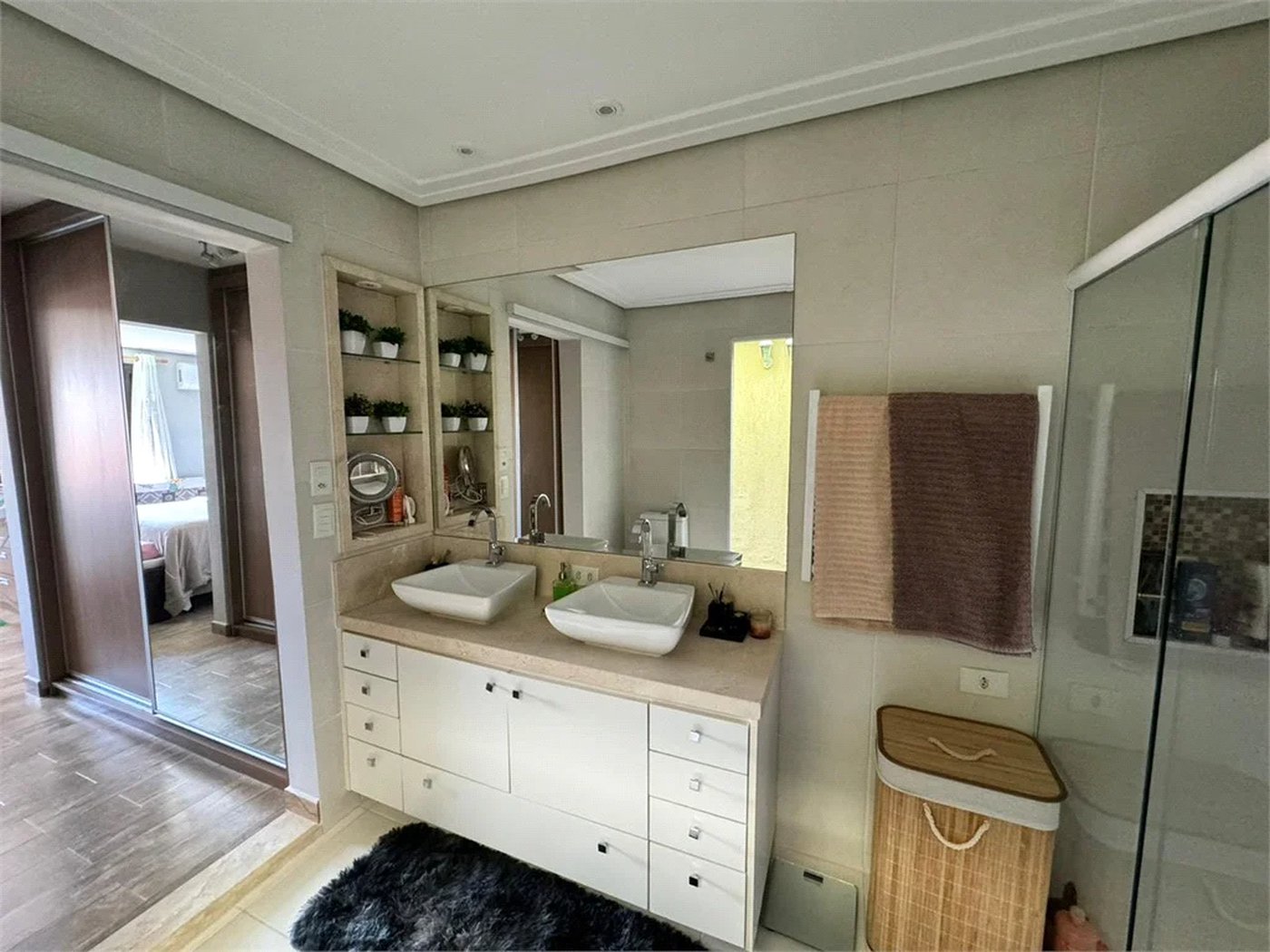 Casa à venda com 3 quartos, sendo 1 suíte, no condomínio Residencial Jardim das Flores 1510, Cotia - SP
