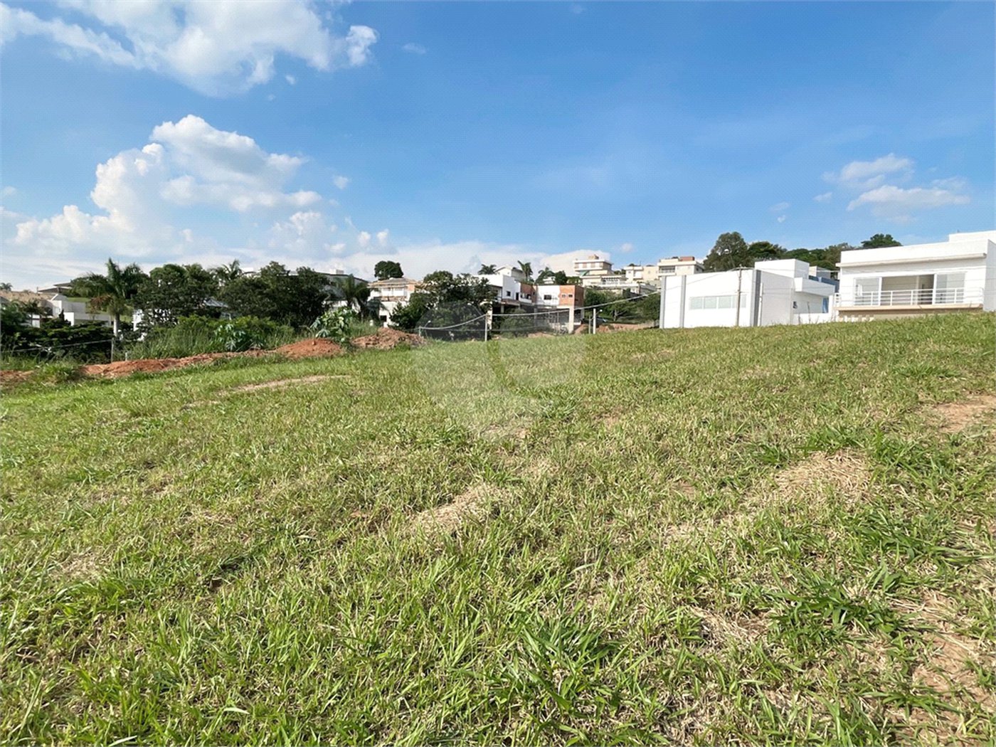 Terreno a venda no Condomínio Residencial Santa Isabel