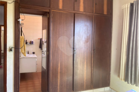 Vende-se excelente casa próxima ao Centro