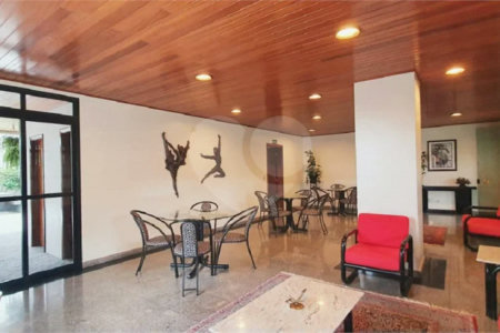 Apartamento à venda no Planalto Paulista de 147m² com 3 suítes e 3 vagas.