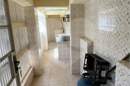 Residência térrea com 05 dormitorios, sendo 03 suítes, piscina e vagas para autos em Atibaia sp