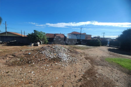 Terreno em Atibaia com 2.784 metros para construção de apartamentos ou salões comerciais, excelente localização