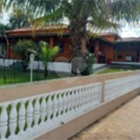 chácara disponível para Venda e Locação com 300 metros de área construída e 2.000 m² de terreno.