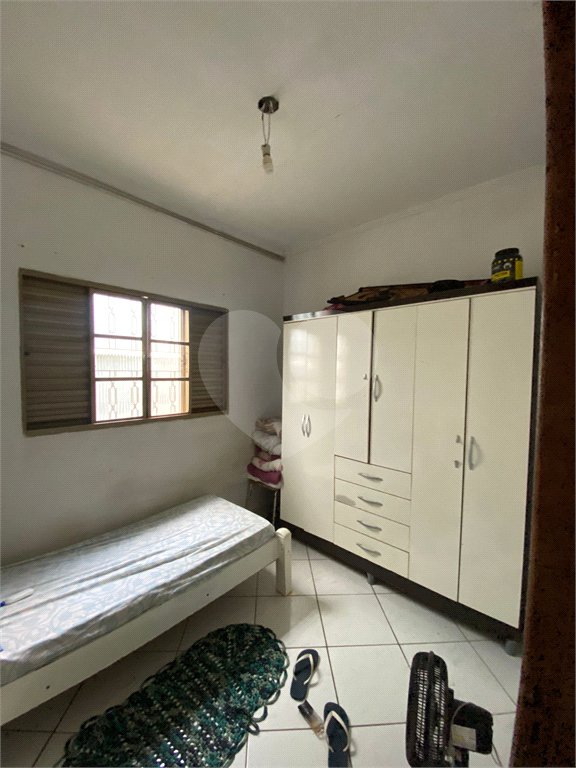 Casa Térrea com 2 dormitórios.