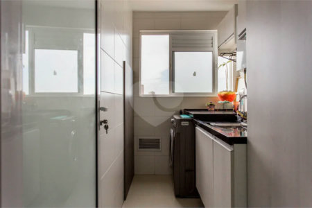 Apartamento à venda na Vila Mariana de 100m² com 3 dormitórios, 2 suítes, 2 vagas e lazer