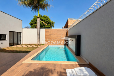 Casa à venda ou para alugar com 4 quartos, sendo 2 suítes, no Centro, Três Lagoas - MS