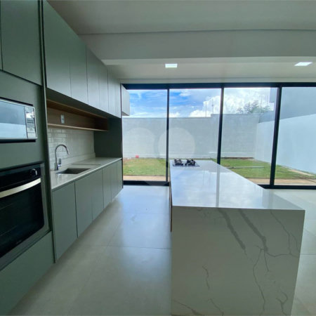 Sobrado á venda com 03 suítes, no Residencial Villeneuve em São Carlos-SP.