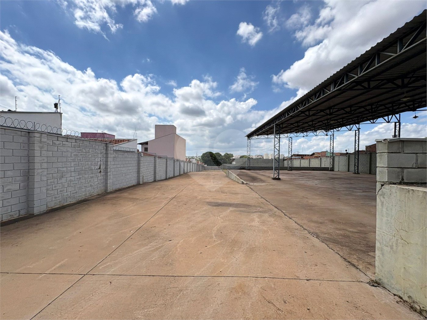 Galpão comercial á venda.