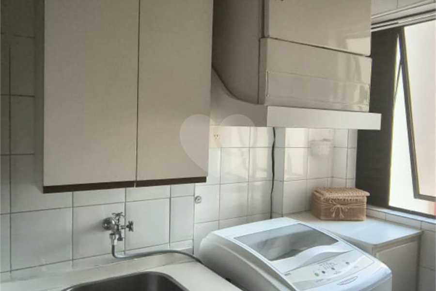 Oportunidade Imperdível: Conforto e Vista Privilegiada! ?Localizado estrategicamente em frente ao Tietê Plaza Shopping, este apartamento é o equilíbrio perfeito entre sofisticação e praticidade. 75m2 Área Útil com 3 Dorms , sendo 1 suite , com VAGA LIVRE DEMARCADA .