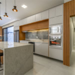Indaiatuba - SP - Condominio Dona Lucilla - Valor R$2.295.000,00 - 3 suítes + escritório + lavabo - Terreno: 300m2 - Construção: 188m2 - Diferenciais - Móveis planejados no escritório, sala de TV, lavabo, cozinha, área gourmet, lavanderia, banheiros e closet - Ar condicionado em todos os ambie