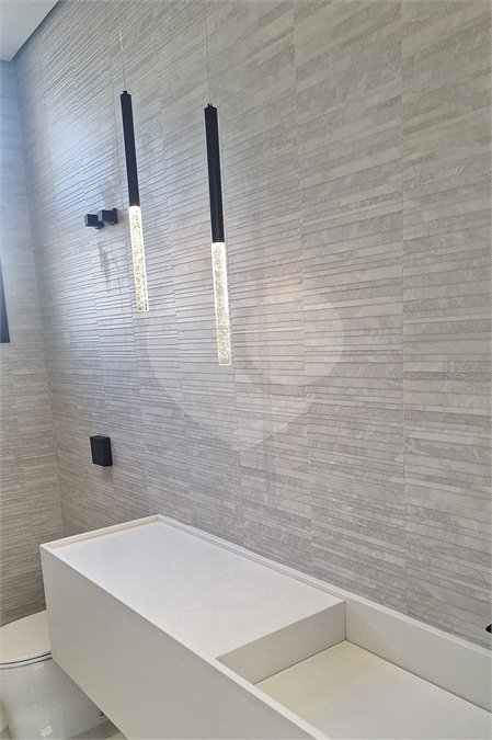 Casa a venda com 04 suítes área gourmet e 6 vagas para autos em condominio fechado Atibaia