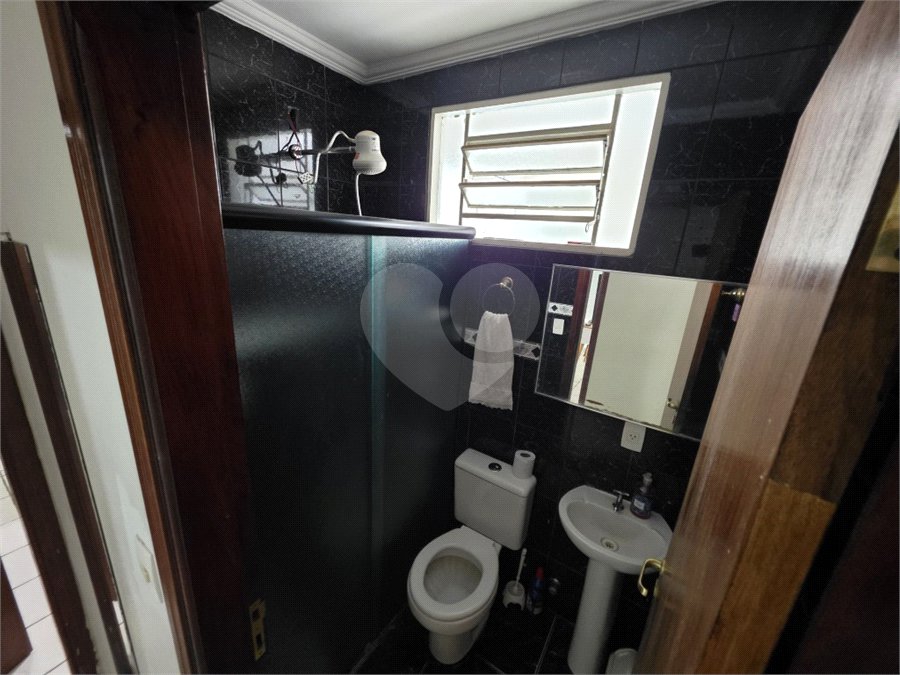 Casa térrea à venda no Douradinho com 2 quartos e edícula com mais dois quartos e 2 banheiros.