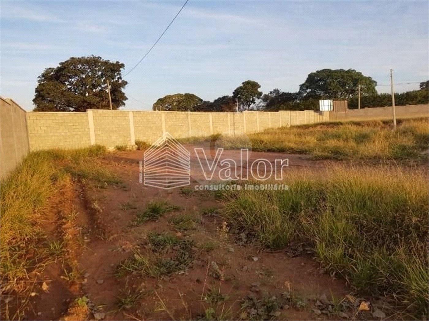 Terreno no Condomínio Residencial Villeneuve