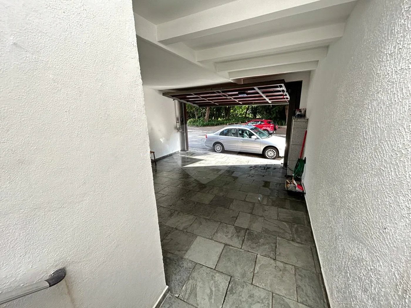 SOBRADO PARA LOCAÇÃO NO PARQUE DOMINGOS COM 03 DORM 01 SUITE 02 VAGAS DE GARAGEM