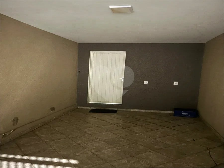 Casa Térrea 2 dormitórios 1 suíte.