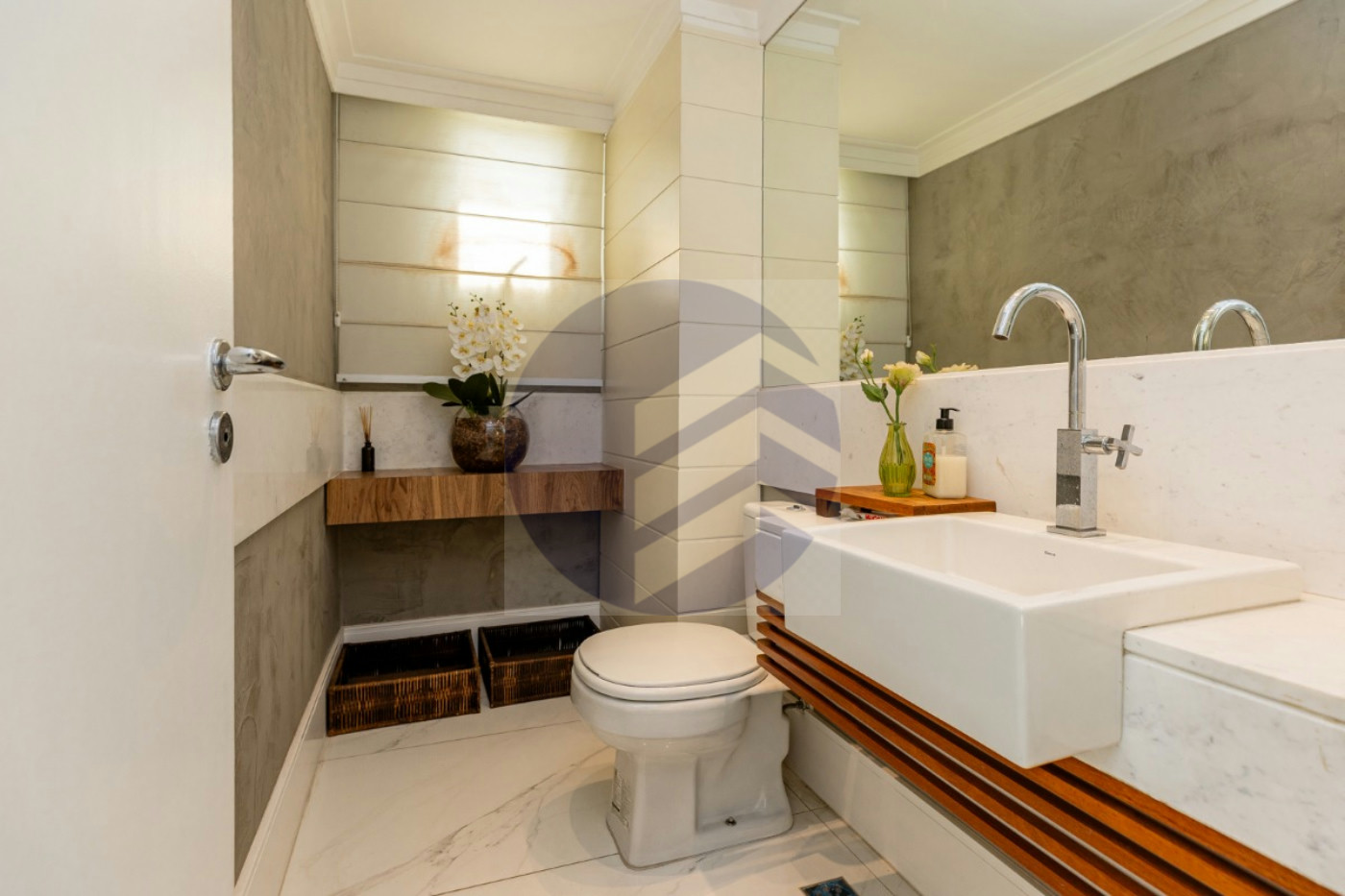 Duplex à venda com 3 quartos, sendo 3 suítes, em Vila Suzana 287m²