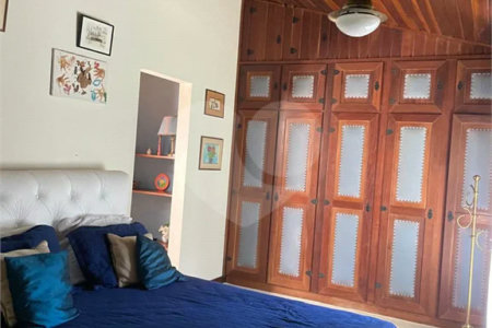 Casa à venda, 742 m², com piscina, 5 suítes, em Embu das Artes