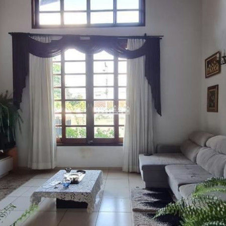 Casa à venda com 3 quartos, sendo 1 suíte, em Vila Santista, Atibaia, SP