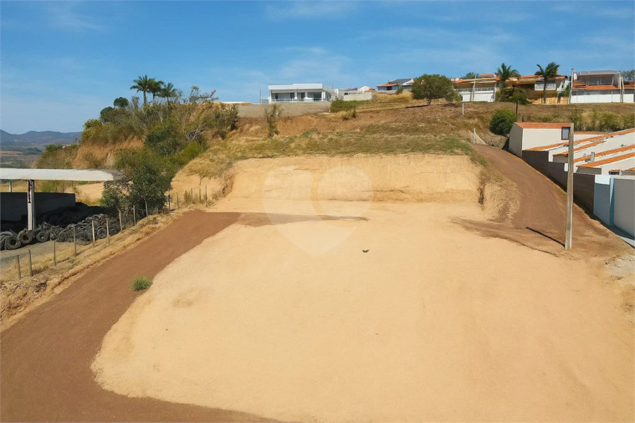 Terreno Amplo com 6.265m² e Acesso por Dois Níveis – Ótima Localização!