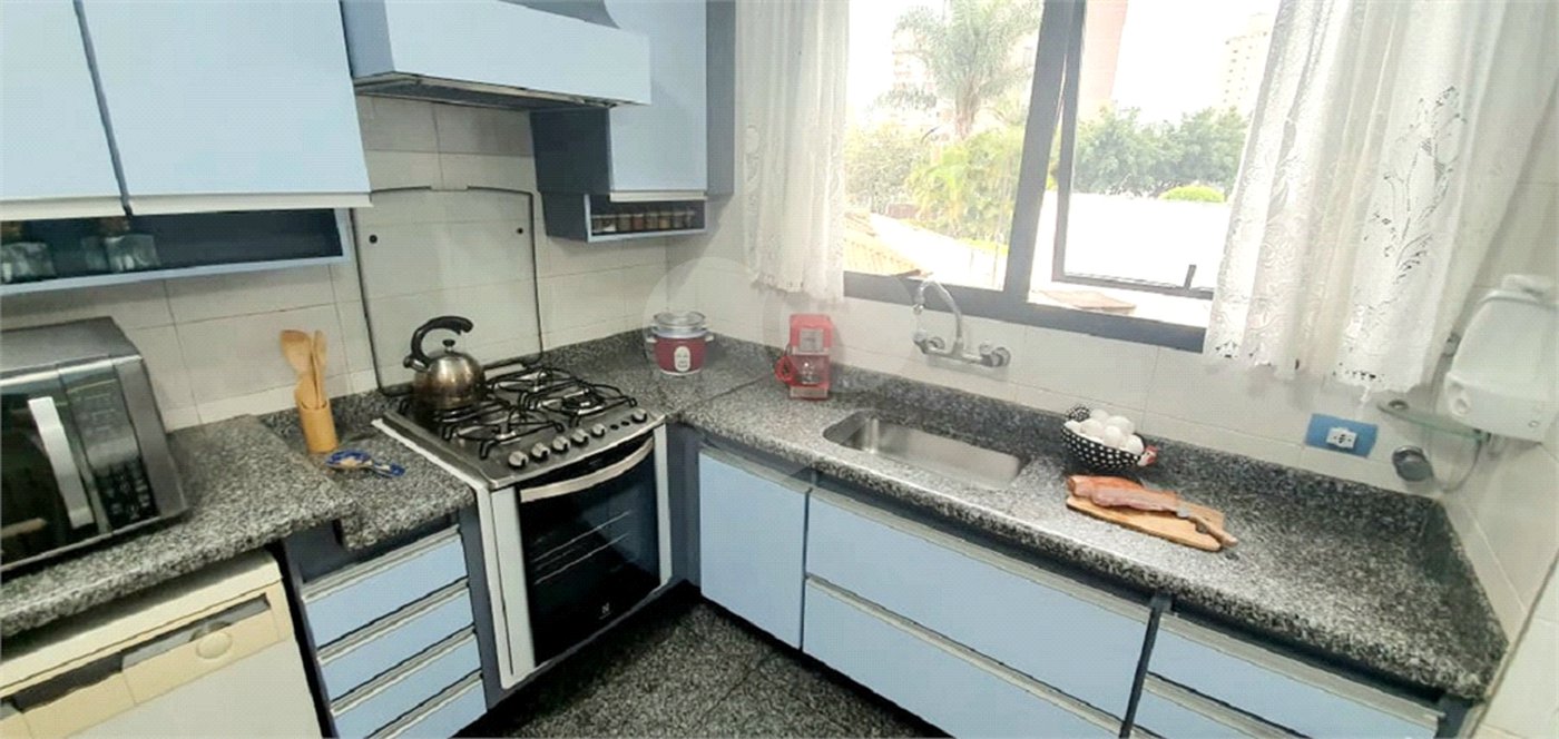 Apartamento à venda no Planalto Paulista de 147m² com 3 suítes e 3 vagas.