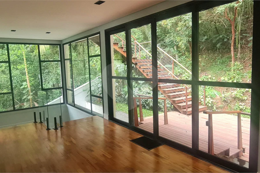 Casa à venda com 3 suítes no condomínio Alpes da Cantareira, Mairiporã - SP