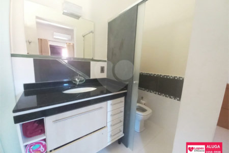 Linda casa com piscina localizada no melhor condomínio de Hortolândia - Green Park.