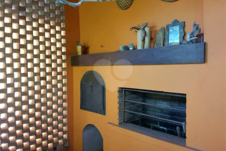 Casa térrea com piscina para venda no Parque Santa Marta