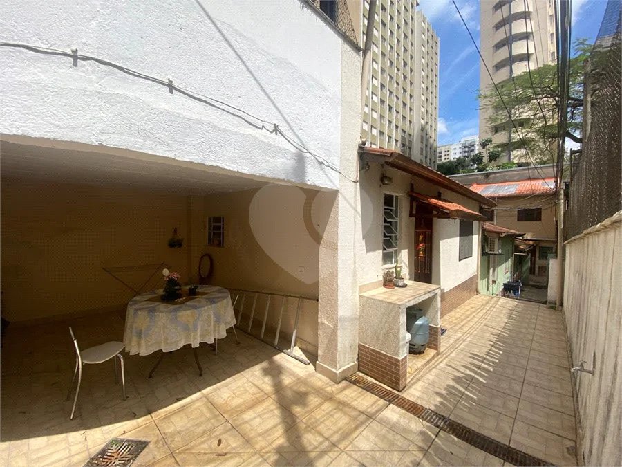 Terreno 10 X 30m,ideal para construtor, com casa principal, mais 3 casas no mesmo terreno e gerando renda, em Perdizes - São Paulo