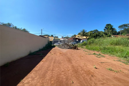 Terreno à venda no Residencial Samambaia com 250m²
