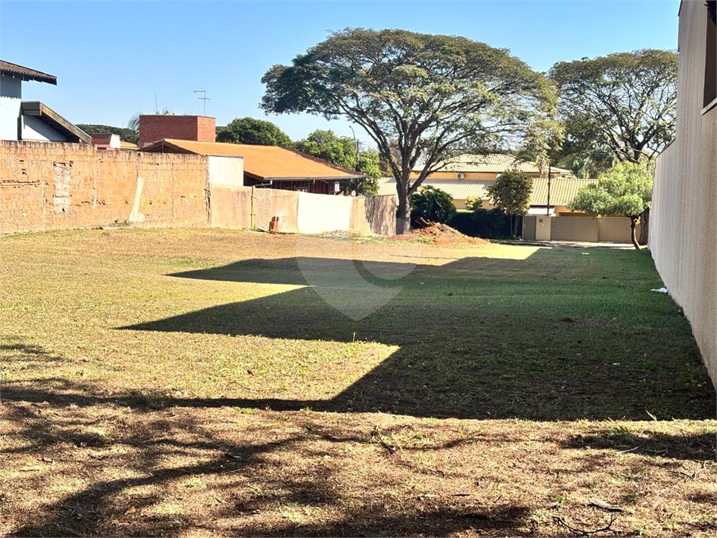 Terreno no Parque Sabará próximo a portaria