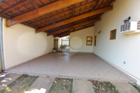 Casa Térrea no Condomínio Damha I,