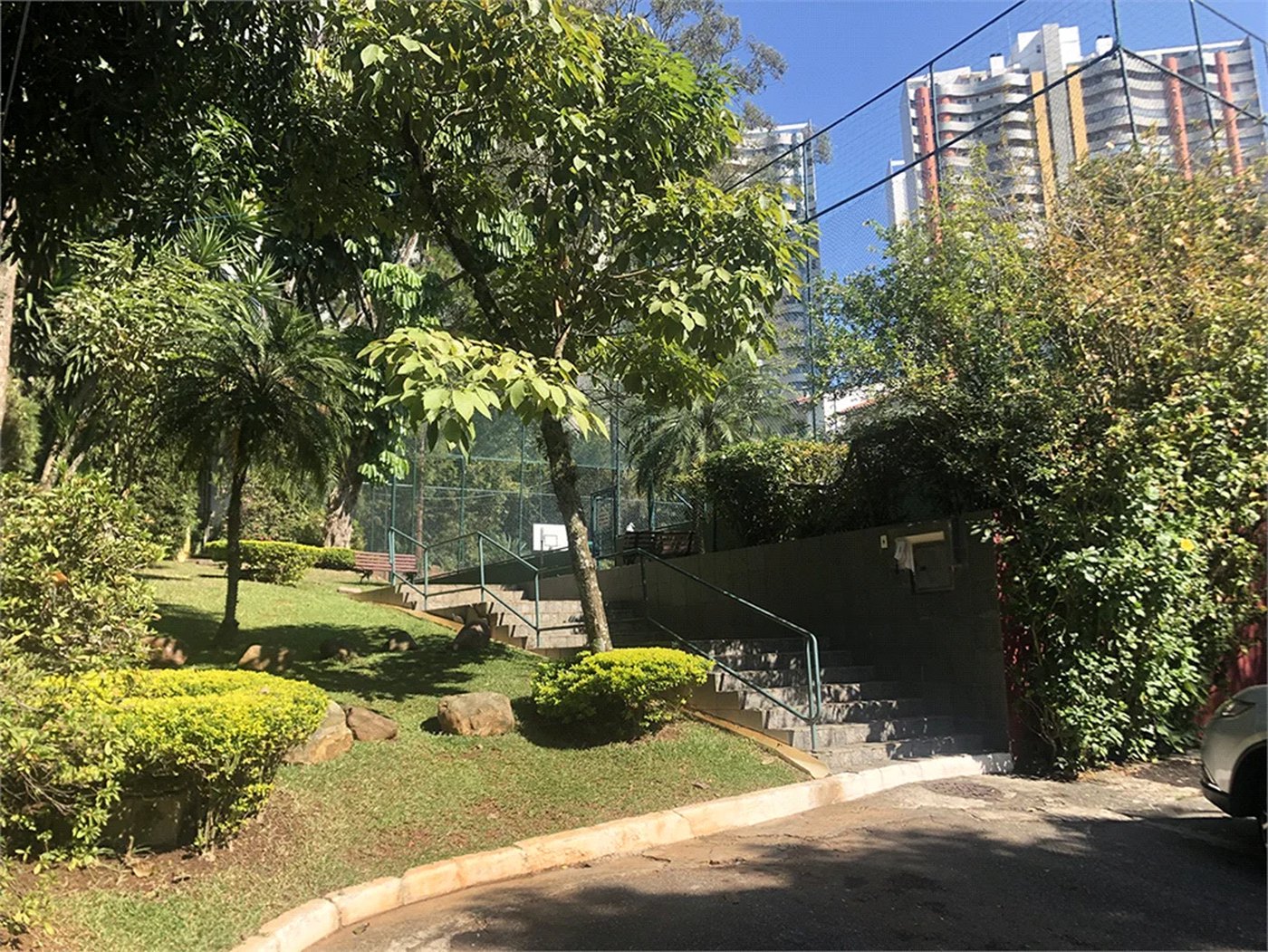 VENDE - CASA 202.00M² - CONDOMÍNIO FECHADO - 3 DORMS.2 SUITES 4 VAGAS - MORUMBI