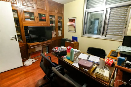 Sobrado à venda com 4 quartos, sendo 3 suítes, em Vila Sônia, São Paulo, SP