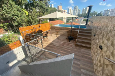 Sobrado à venda com 5 quartos, sendo 4 suítes, em Jardim Prudência, São Paulo, SP