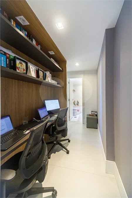 Apartamento de 149,51m2, 3 dormitórios, 1 suíte, toalete social, living 2 ambientes, 2 vagas fixas e lazer completo em Higienópolis.