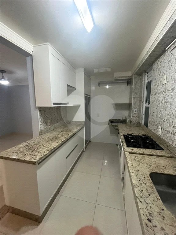 Apartamento 3 dormitórios no Avalon
