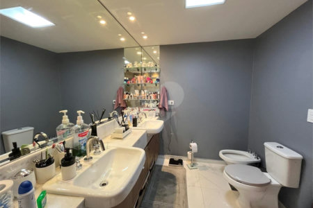 Apartamento á venda com 200m² - Bosque da Saúde