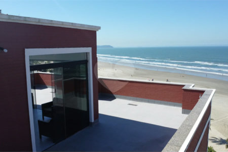 Cobertura de 300 m² com vista panorâmica para o mar