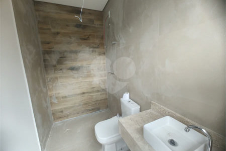 Casa exclusiva em Atibaia de alto padrão com 3 suítes, piscina, espaço gourmet, condomínio fechado, aceita financiamento