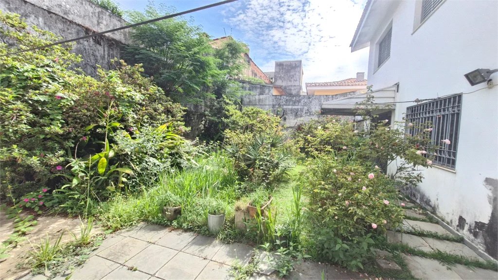 Sobrado à venda com 3 quartos, sendo 1 suíte, em Cidade São Francisco, São Paulo, SP
