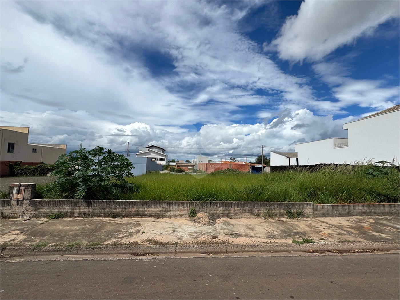 Terreno à venda no Jardim Embaré