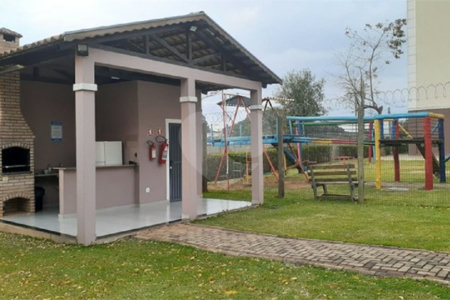 Apartamento no Condomínio Monte Azul .